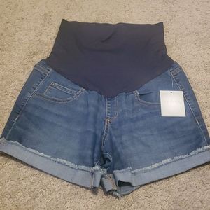 A:Glow Maternity shorts